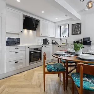 View: Stylish 2-bedroom With Netflix And Ev Charging Apartment